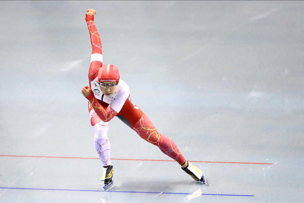 【画像・写真】小平奈緒　500メートルで6年連続11回目V　被災したリンゴ農家への思い込め…赤ユニホームで疾走