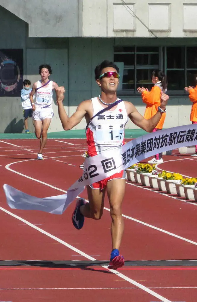 【画像・写真】富士通2年連続4度目の優勝!最終7区の横手健スパート仕掛け設楽悠太振り切る　東日本駅伝