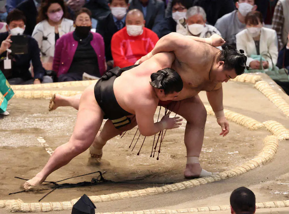 【画像・写真】高安　中日で幕内唯一の勝ち越し決めた!初日から無傷8連勝は5年ぶりの快進撃