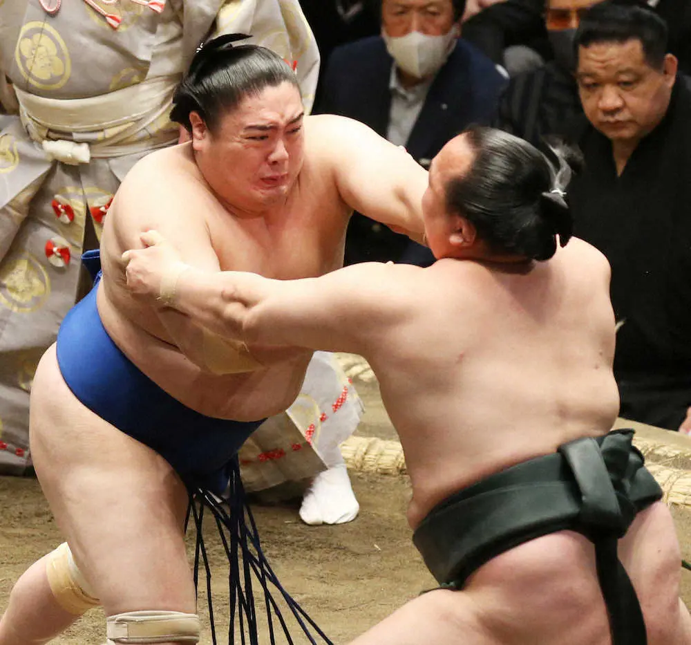 【画像・写真】一山本が千代翔馬を破り2敗死守　31年ぶりの北海道勢Vへ連勝街道ひた走る