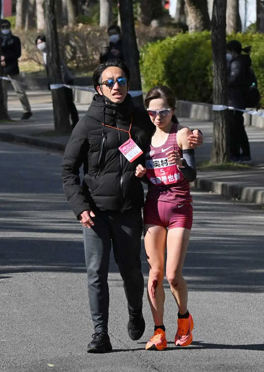 【画像・写真】転倒＆棄権の佐藤早也伽「痛みに耐えられなくなった。余裕があっただけに非常に悔しい」