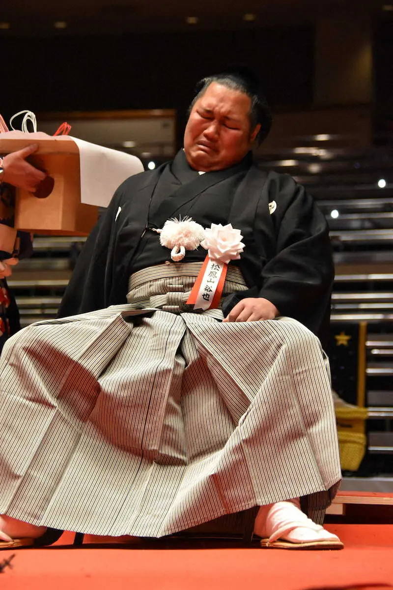 【画像・写真】元松鳳山「両親のおかげ」涙の断髪式　約430人が参加　今後は千葉県船橋市で焼き肉店開業目指す