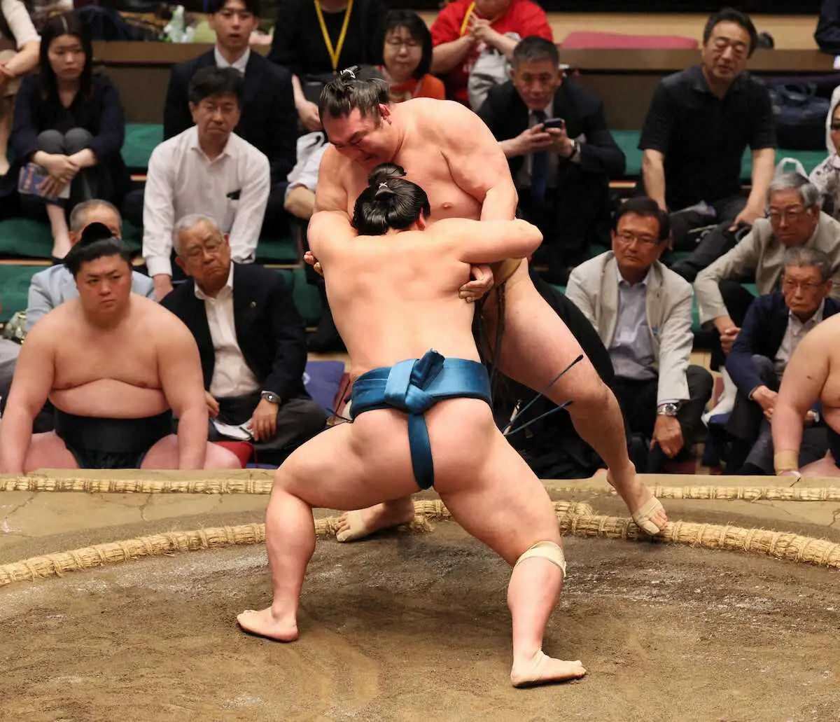 【画像・写真】“美しすぎる四股”で人気の琴栄峰が勝ち越し決める　2敗守って優勝戦線に踏みとどまる