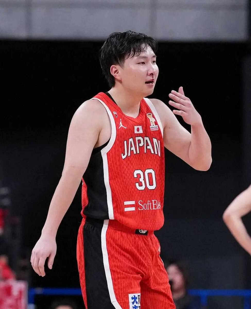 【画像・写真】＜日本・韓国＞第3Q、流血する富永（撮影・小海途　良幹）